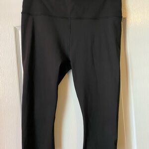 Athleta Black Accelerate 3/4 Crop Leggings
